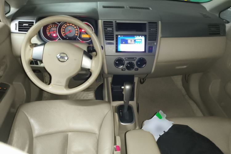 Used Nissan Tiida 2006 1.6 GE AT Center Console