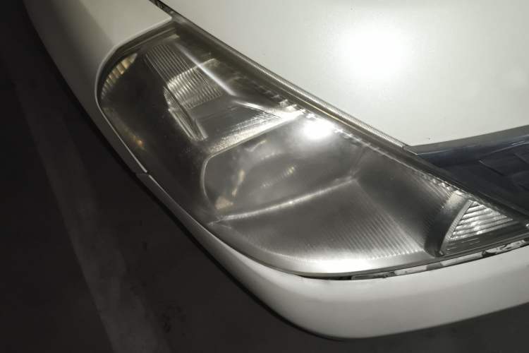 Used Nissan Tiida 2006 1.6 GE AT Right Front Headlight