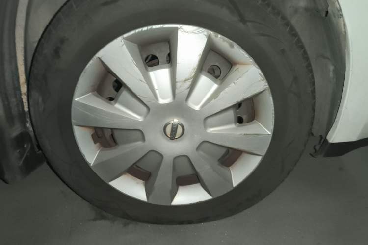 Used Nissan Tiida 2006 1.6 GE AT Right Front Wheel Hub
