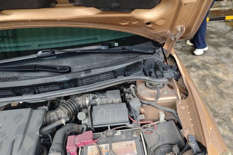 Used Nissan Tiida 2006 1.6 GE AT Engine Bay Left