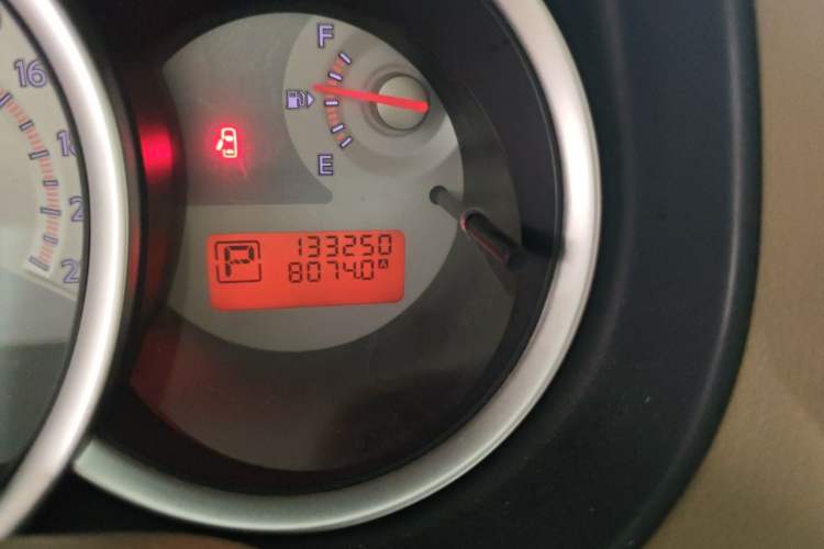 Used Nissan Tiida 2006 1.6 GE AT Odometer Close Up