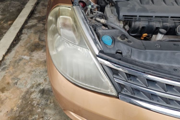 Used Nissan Tiida 2006 1.6 GE AT Right Front Headlight
