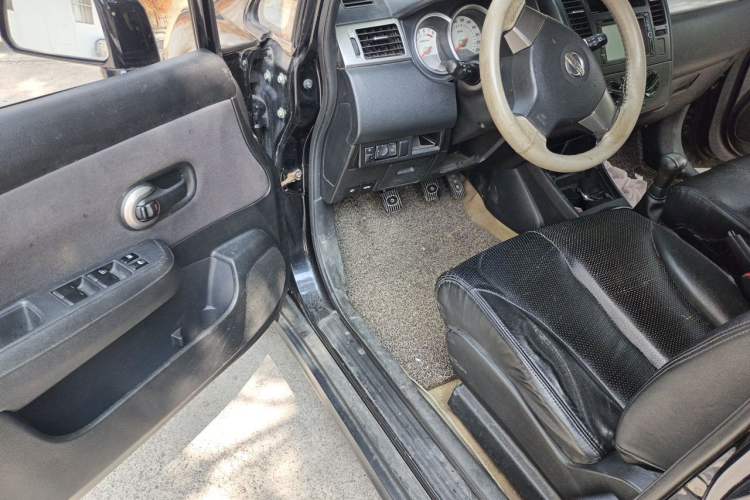 Used Nissan Tiida 2008 1.6L Manual Fashion Model Driver Seat