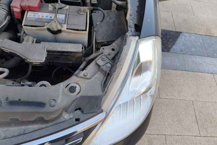 Used Nissan Tiida 2008 1.6L Manual Smart Version Engine Bay Left