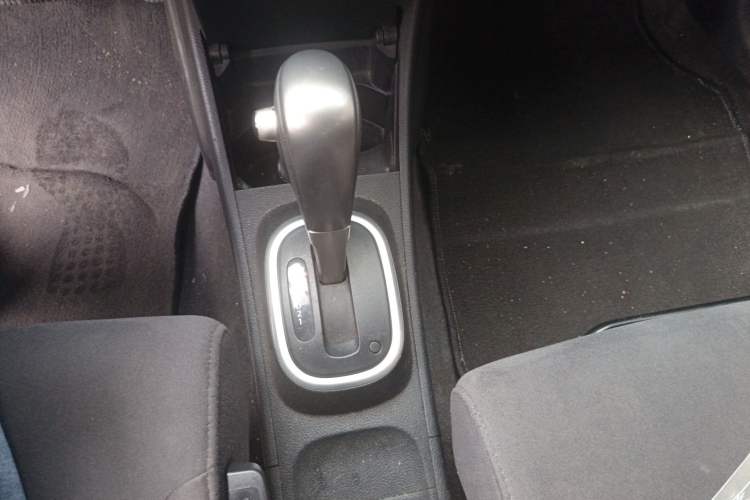 Used Nissan Tiida 2008 1.6L Automatic Fashion Edition Gear Lever