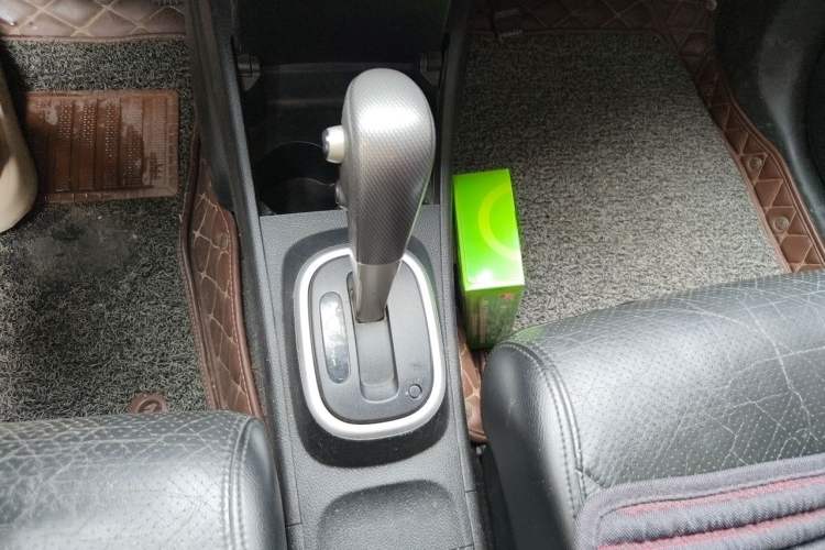Used Nissan Tiida 2008 1.6L Automatic Fashion Edition Gear Lever