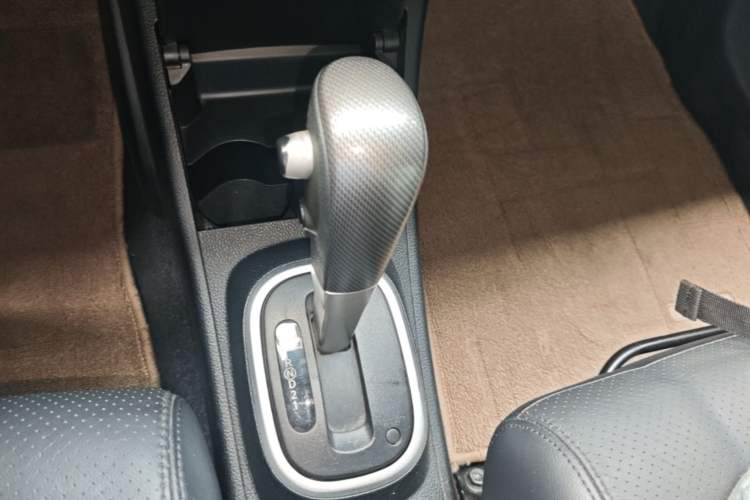 Used Nissan Tiida 2008 1.6L Automatic Smart Version Gear Lever