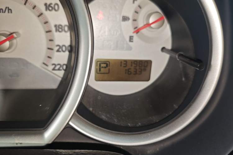 Used Nissan Tiida 2008 1.6L Automatic Smart Version Odometer Close Up