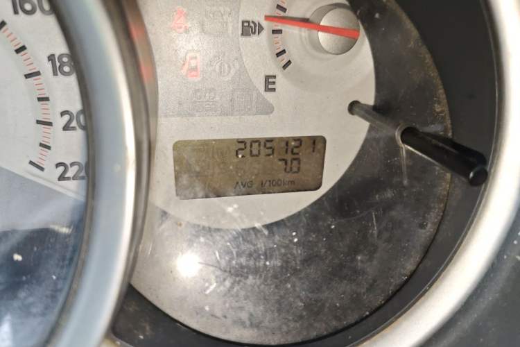 Used Nissan Tiida 2008 1.6L Manual Fashion Model Odometer Close Up