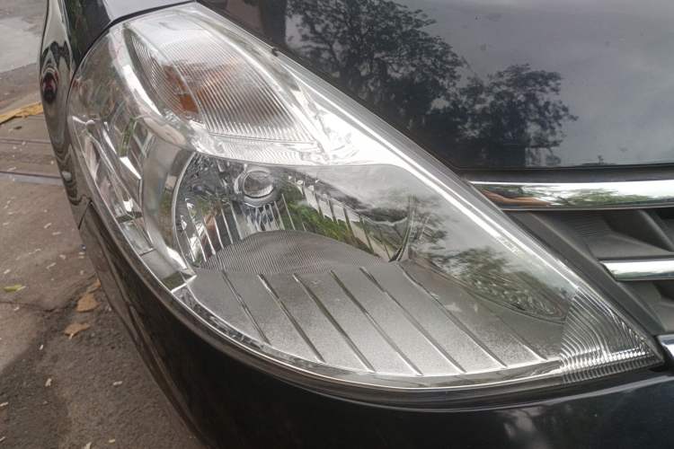 Used Nissan Tiida 2008 1.6L Automatic Fashion Edition Right Front Headlight