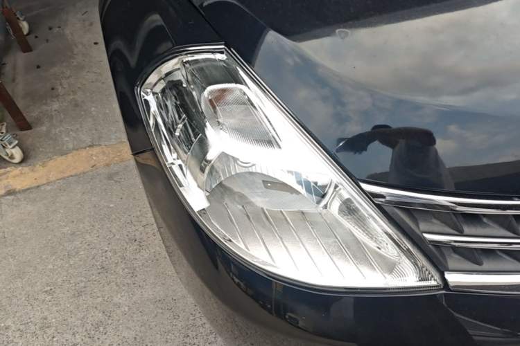 Used Nissan Tiida 2008 1.6L Automatic Smart Version Right Front Headlight