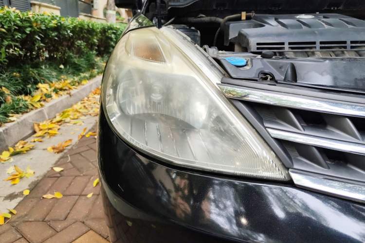 Used Nissan Tiida 2008 1.6L Automatic Smart Version Right Front Headlight