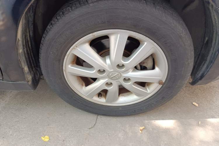 Used Nissan Tiida 2008 1.6L Manual Fashion Model Right Front Wheel Hub