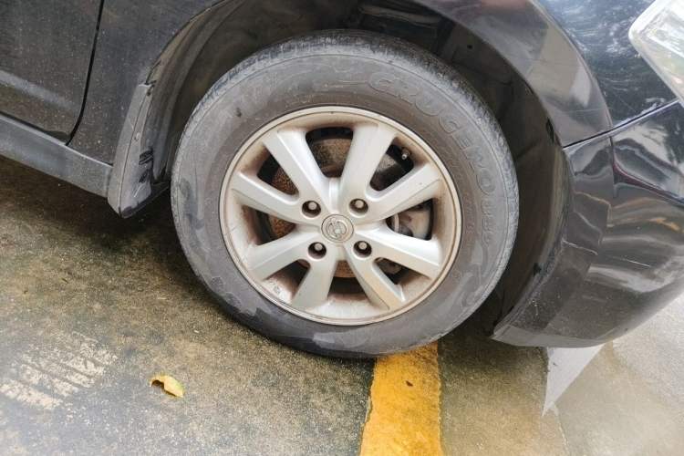 Used Nissan Tiida 2008 1.6L Automatic Fashion Edition Right Front Wheel Hub