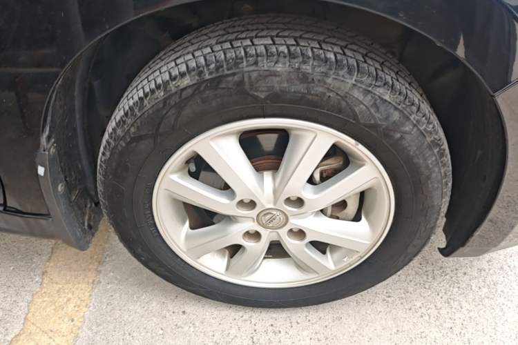 Used Nissan Tiida 2008 1.6L Automatic Smart Version Right Front Wheel Hub