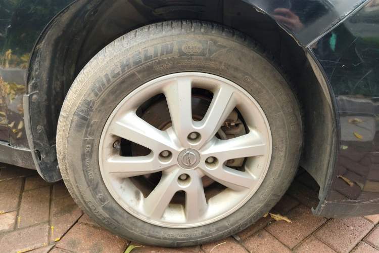 Used Nissan Tiida 2008 1.6L Automatic Smart Version Right Front Wheel Hub