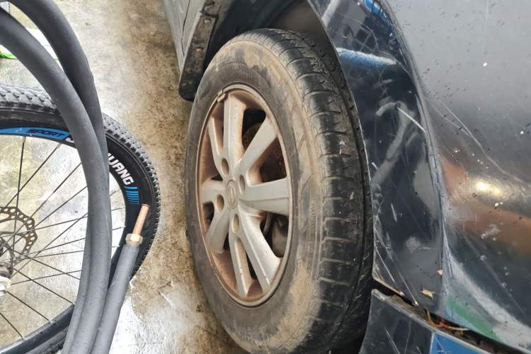 Used Nissan Tiida 2008 1.6L Manual Fashion Model Right Front Wheel Hub