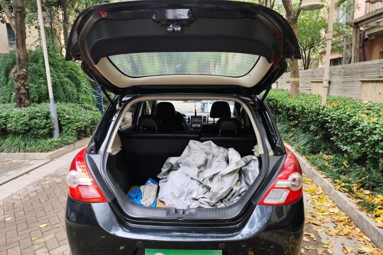 Used Nissan Tiida 2008 1.6L Automatic Smart Version Trunk