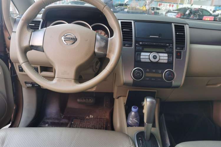 Used Nissan Tiida 2008 1.6L Automatic Smart Version Center Console