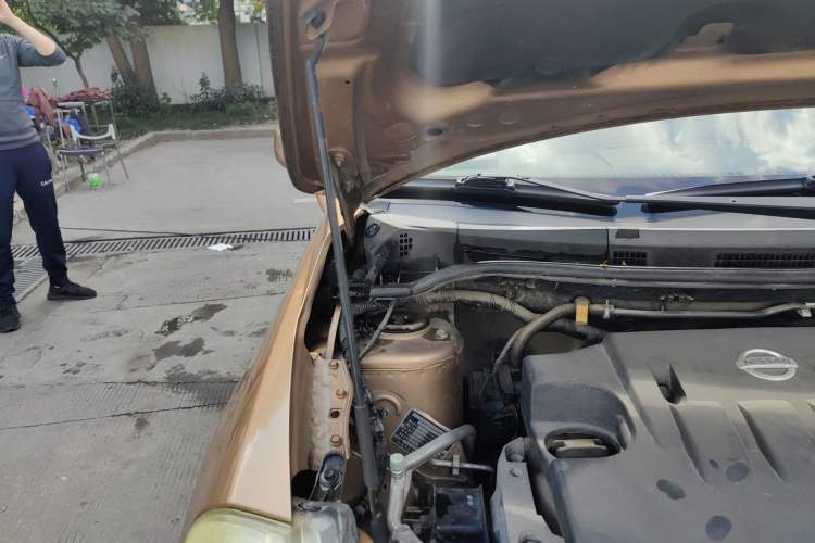 Used Nissan Tiida 2008 1.6L Manual Fashion Model Engine Bay Right