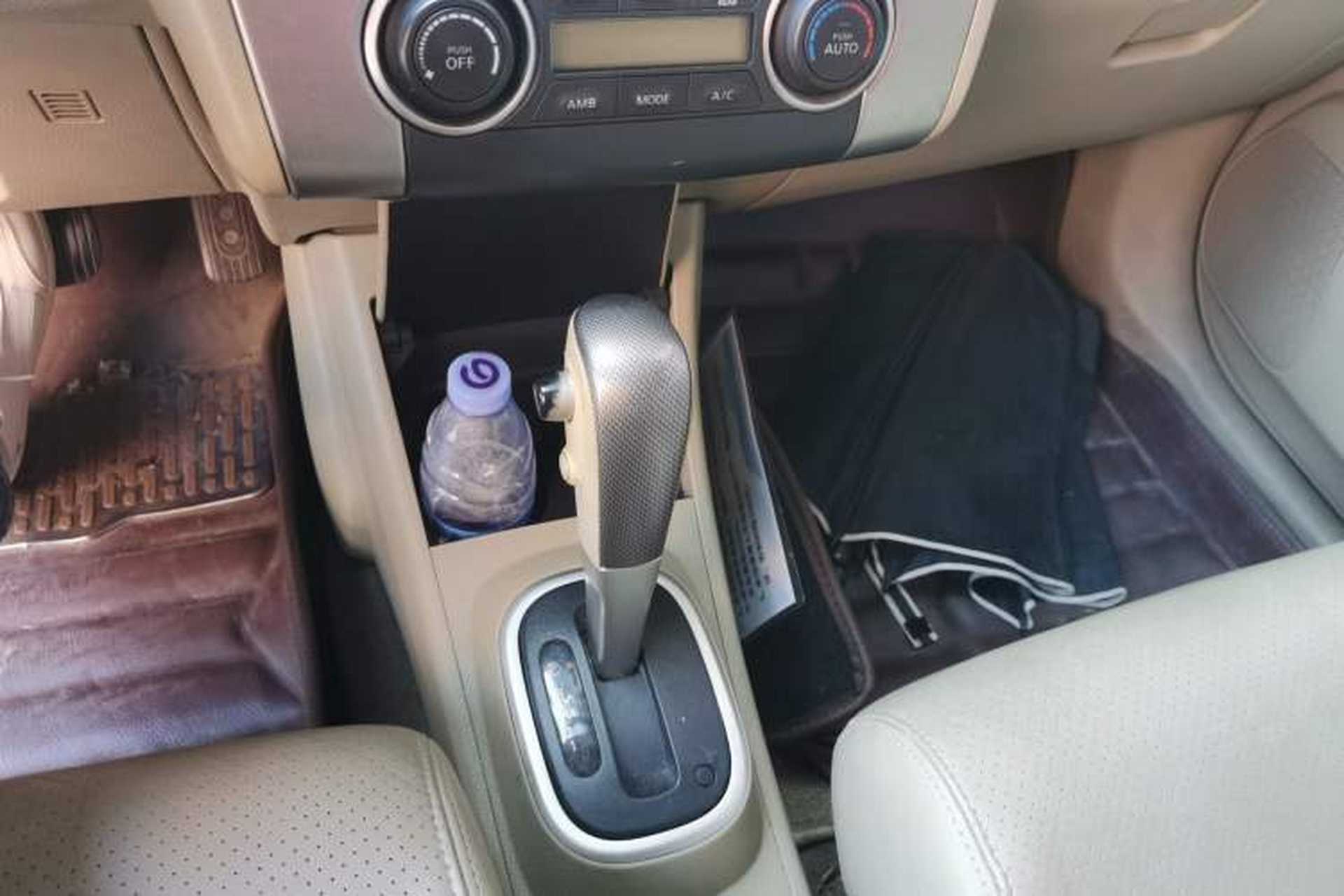 Used Nissan Tiida 2008 1.6L Automatic Smart Version Gear Lever