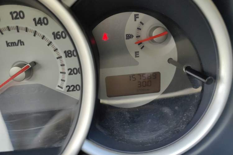 Used Nissan Tiida 2008 1.6L Manual Fashion Model Odometer Close Up