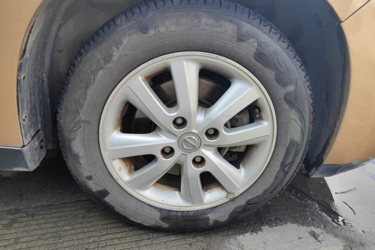 Used Nissan Tiida 2008 1.6L Manual Fashion Model Right Front Wheel Hub