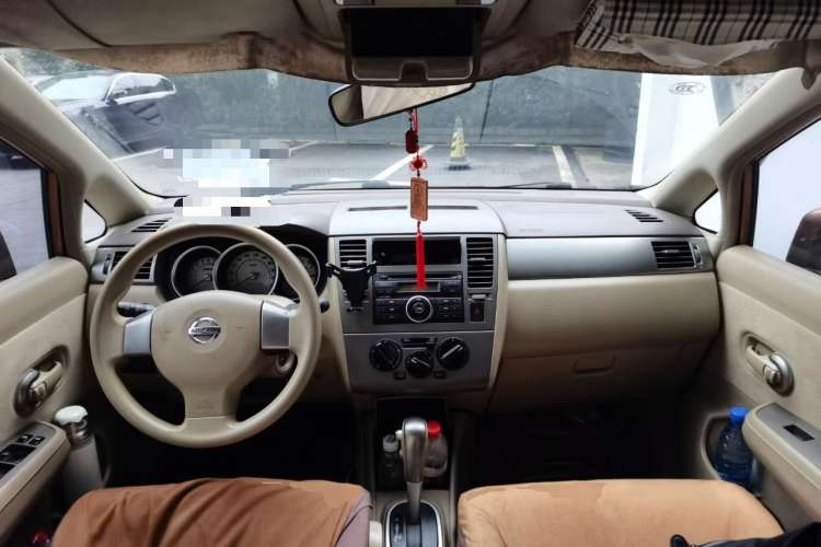 Used Nissan Tiida 2008 1.6L Automatic Fashion Edition Center Console
