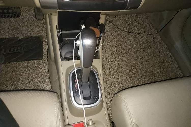 Used Nissan Tiida 2008 1.6L Automatic Smart Version Gear Lever