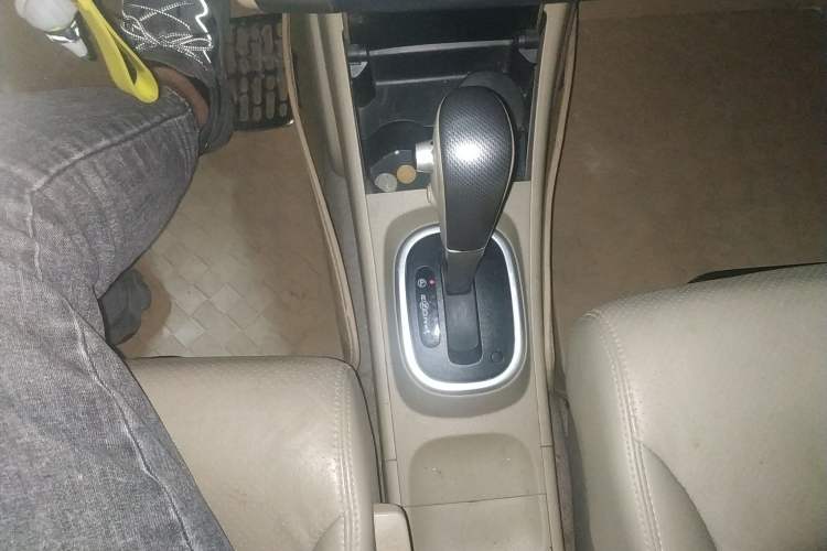 Used Nissan Tiida 2008 1.6L Automatic Smart Version Gear Lever
