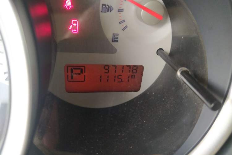 Used Nissan Tiida 2008 1.6L Automatic Smart Version Odometer Close Up