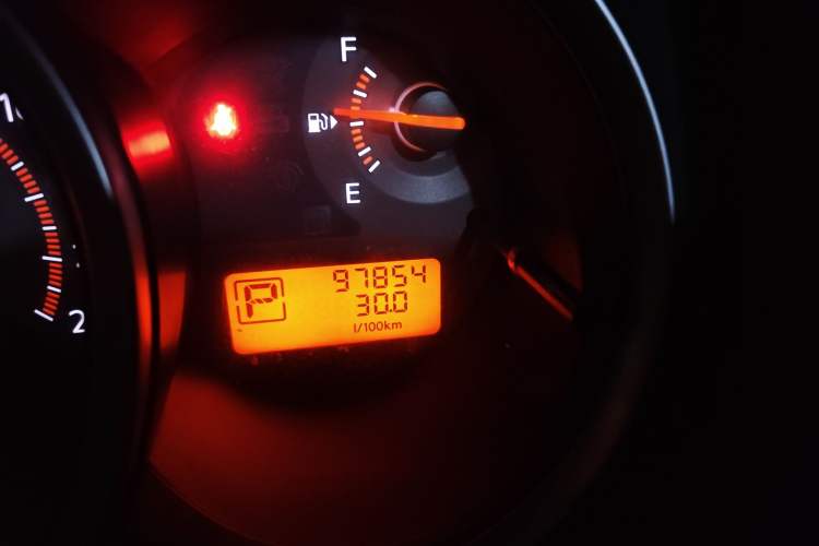 Used Nissan Tiida 2008 1.6L Automatic Smart Version Odometer Close Up