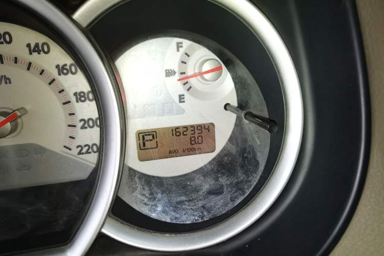 Used Nissan Tiida 2008 1.6L Automatic Fashion Edition Odometer Close Up