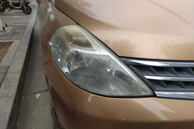 Used Nissan Tiida 2008 1.6L Automatic Smart Version Right Front Headlight