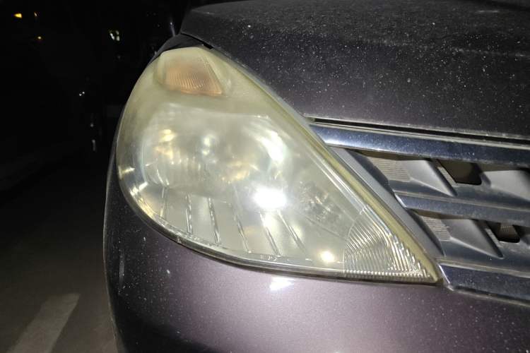 Used Nissan Tiida 2008 1.6L Automatic Smart Version Right Front Headlight