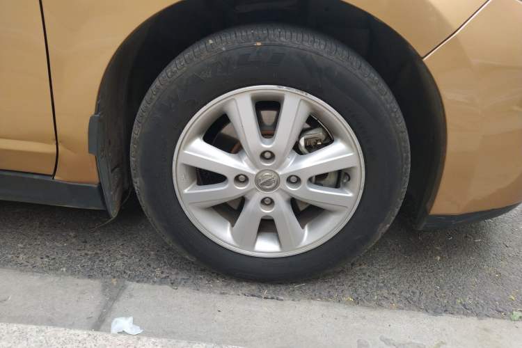 Used Nissan Tiida 2008 1.6L Automatic Smart Version Right Front Wheel Hub