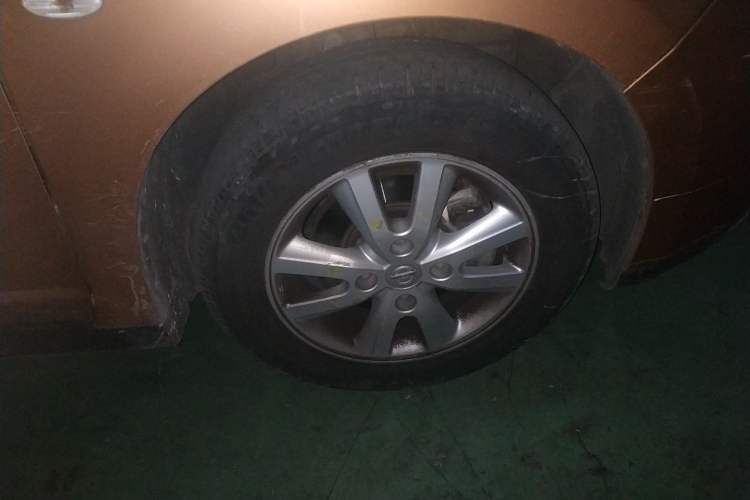 Used Nissan Tiida 2008 1.6L Automatic Smart Version Right Front Wheel Hub