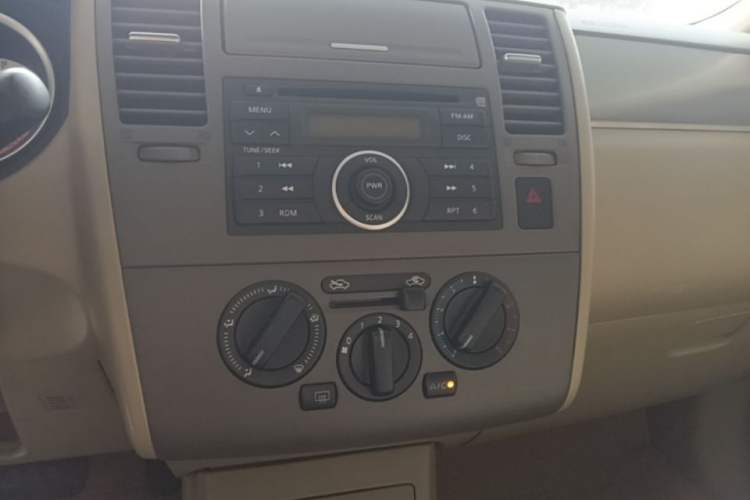 Used Nissan Tiida 2008 1.6L Automatic Fashion Edition Audio And AC Panel