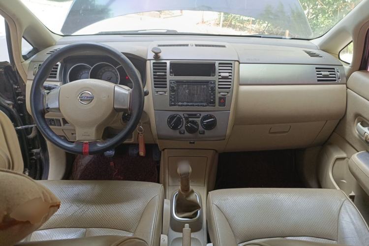 Used Nissan Tiida 2008 1.6L Manual Smart Version Center Console