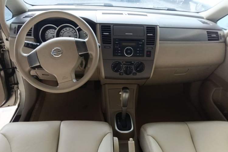 Used Nissan Tiida 2008 1.6L Automatic Fashion Edition Center Console