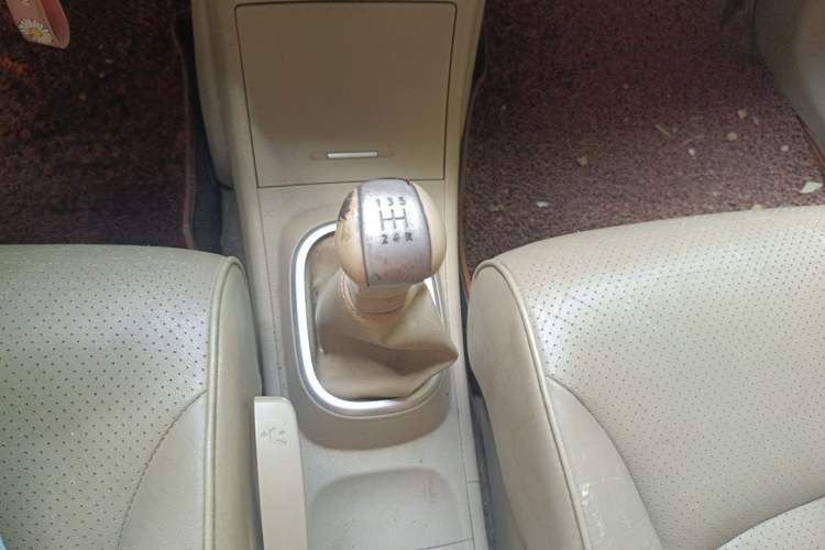 Used Nissan Tiida 2008 1.6L Manual Smart Version Gear Lever