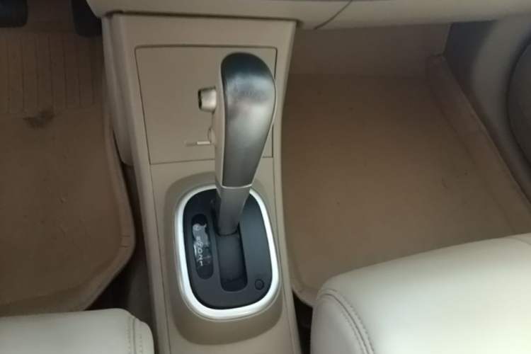Used Nissan Tiida 2008 1.6L Automatic Fashion Edition Gear Lever