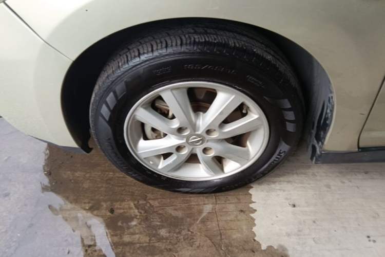 Used Nissan Tiida 2008 1.6L Automatic Fashion Edition Left Front Wheel Hub