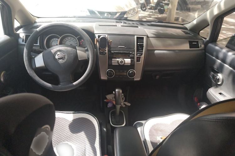 Used Nissan Tiida 2008 1.6L Automatic Smart Version Center Console