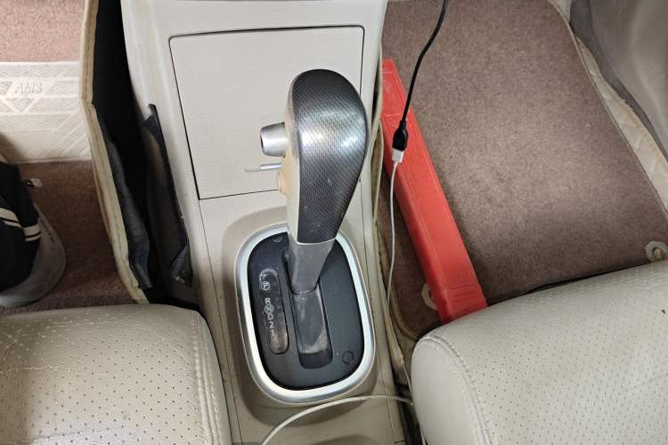 Used Nissan Tiida 2008 1.6L Automatic Smart Version Gear Lever