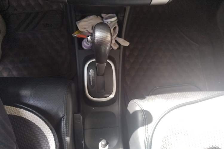 Used Nissan Tiida 2008 1.6L Automatic Smart Version Gear Lever