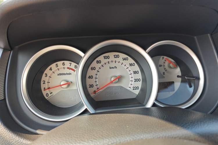 Used Nissan Tiida 2008 1.6L Automatic Smart Version Odometer Close Up