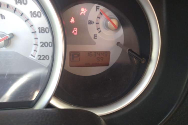 Used Nissan Tiida 2008 1.6L Automatic Smart Version Odometer Close Up
