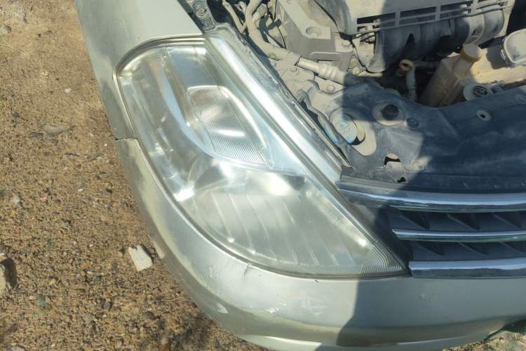 Used Nissan Tiida 2008 1.6L Manual Fashion Model Right Front Headlight