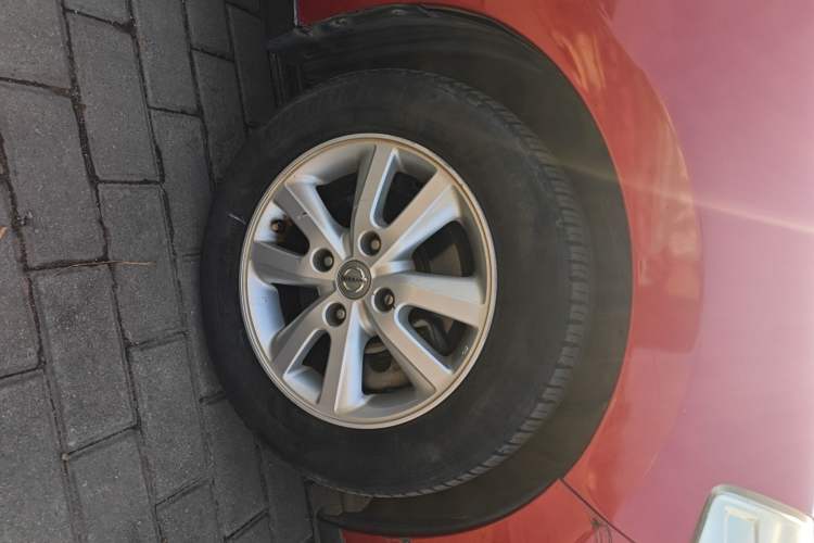 Used Nissan Tiida 2008 1.6L Automatic Smart Version Right Front Wheel Hub